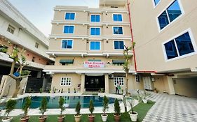 Airport Hotel The Grand Shoba